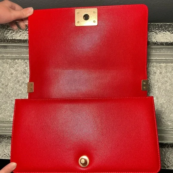 Elegant Red Quilted Shoulder Bag - Picture 5 of 9